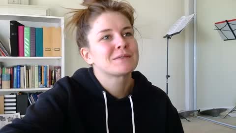 Snapshot of sweet_truffle chatting on 01-25-25, 03:41 Heidi Brenner - Please check bio for schedule FAQ online show from 01-25-25, 03:41
