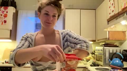 Snapshot of sweet_truffle chatting on 02-20-25, 10:59 Heidi Brenner - Please check bio for schedule FAQ online show from 02-20-25, 10:59