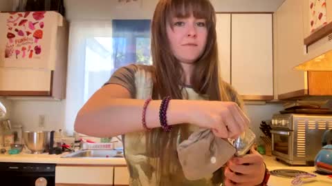 Snapshot of sweet_truffle chatting on 02-23-25, 07:17 Heidi Brenner - Please check bio for schedule FAQ online show from 02-23-25, 07:17