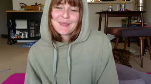 Snapshot of sweet_truffle chatting on 09-17-25, 10:11 Heidi Brenner - Please check bio for schedule FAQ online show from 09-17-25, 10:11
