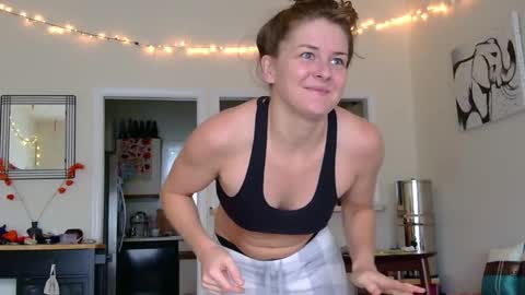 Snapshot of sweet_truffle chatting on 10-06-25, 12:24 Heidi Brenner - Please check bio for schedule FAQ online show from 10-06-25, 12:24