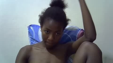 Snapshot of sweet_vee1 chatting on 05-10-26, 05:29 Princess vee online show from 05-10-26, 05:29