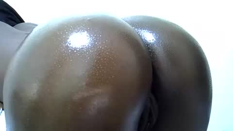 Snapshot of sweet_vee1 chatting on 06-11-26, 02:44 Princess vee online show from 06-11-26, 02:44