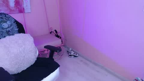 Snapshot of sweet_wishxxx chatting on 05-27-26, 02:03 PVT 12TK 06AM - 9PM COLOMBIA online show from 05-27-26, 02:03