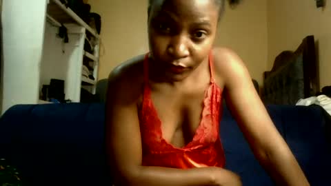 Snapshot of sweet_zella chatting on 07-06-26, 04:42 zellate online show from 07-06-26, 04:42