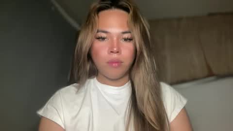 Snapshot of sweetalexa19 chatting on 10-22-25, 04:24 alexa your one and only queen online show from 10-22-25, 04:24