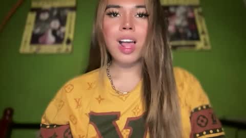 Snapshot of sweetalexa19 chatting on 10-31-25, 10:00 alexa your one and only queen online show from 10-31-25, 10:00