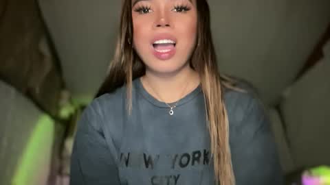 Snapshot of sweetalexa19 chatting on 11-19-25, 09:31 alexa your one and only queen online show from 11-19-25, 09:31