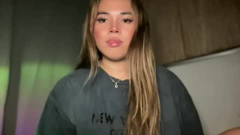 Snapshot of sweetalexa19 chatting on 11-20-25, 06:40 alexa your one and only queen online show from 11-20-25, 06:40