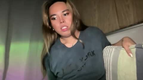 Snapshot of sweetalexa19 chatting on 11-23-25, 05:02 alexa your one and only queen online show from 11-23-25, 05:02