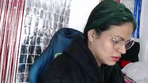 Snapshot of sweetalmaa chatting on 11-02-25, 11:45 Alma online show from 11-02-25, 11:45