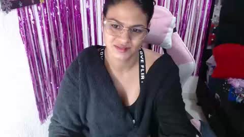 Snapshot of sweetalmaa chatting on 06-11-26, 10:13 Alma online show from 06-11-26, 10:13