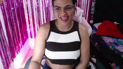 Snapshot of sweetalmaa chatting on 06-18-26, 11:58 Alma online show from 06-18-26, 11:58
