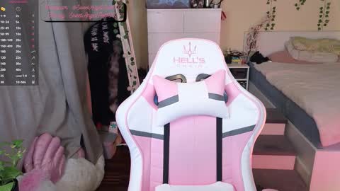 SweetAngel Striptease online show from 09-18-25, 05:59