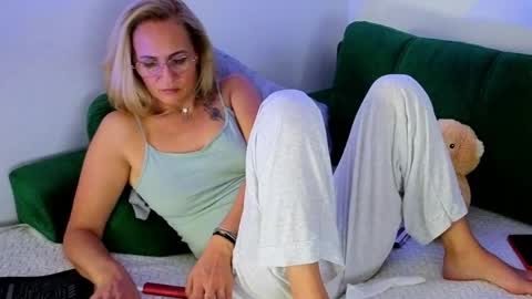 Ania online show from 04-21-26, 01:42