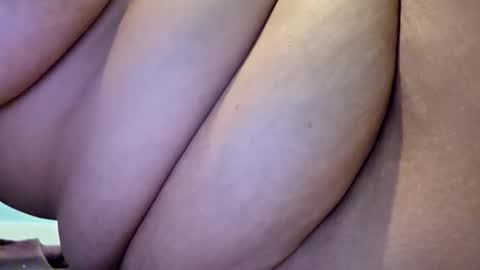 Snapshot of sweetbabe4u27 chatting on 11-06-25, 06:58 sweetbabe4u27 online show from 11-06-25, 06:58