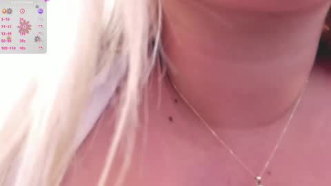 Snapshot of sweetbambi19 chatting on 03-11-25, 08:41 Andrea online show from 03-11-25, 08:41