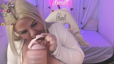 Snapshot of sweetbambi19 chatting on 09-22-25, 05:20 Andrea online show from 09-22-25, 05:20