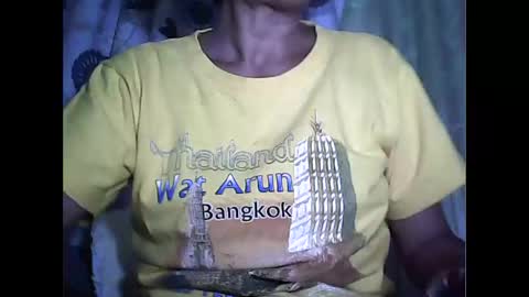 Snapshot of sweetbella24 chatting on 01-10-26, 12:51 im anne online show from 01-10-26, 12:51