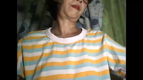 Snapshot of sweetbella24 chatting on 01-14-26, 01:06 im anne online show from 01-14-26, 01:06