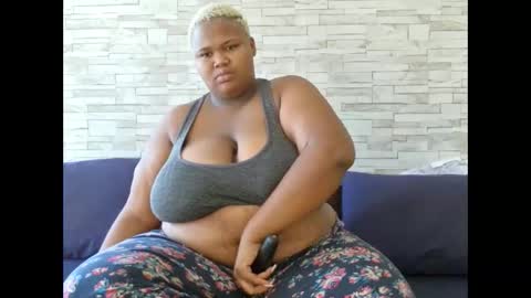 Snapshot of sweetbigmelons01 chatting on 03-09-26, 08:29 sweetbigmelons01 online show from 03-09-26, 08:29