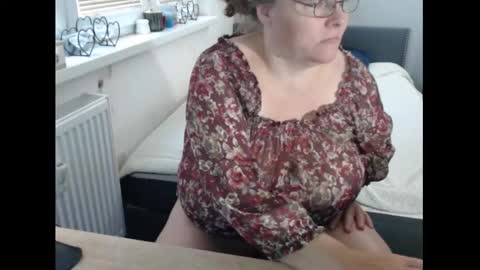 Sweetboobs85h online show from 10-04-25, 10:02