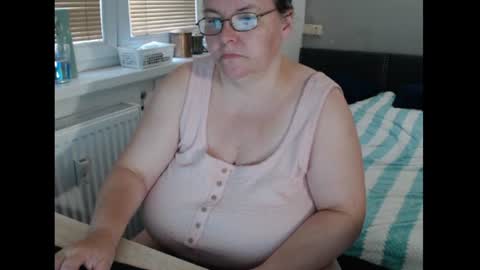 Snapshot of sweetboobs85h chatting on 07-08-26, 06:40 Sweetboobs85h online show from 07-08-26, 06:40