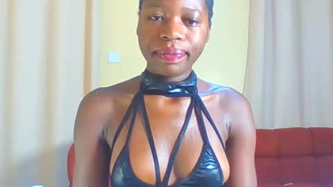 Snapshot of sweetcarry2 chatting on 05-27-26, 07:27 sally online show from 05-27-26, 07:27