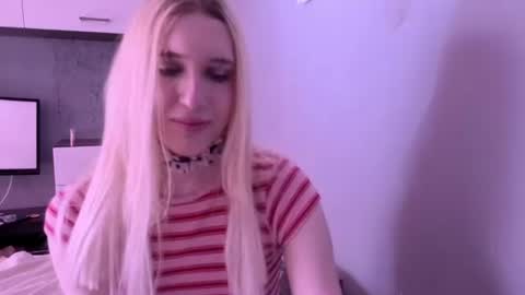 Snapshot of sweetcrystalll chatting on 06-21-26, 02:41 sweetcrystalll online show from 06-21-26, 02:41