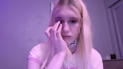 Snapshot of sweetcrystalll chatting on 06-23-26, 12:19 sweetcrystalll online show from 06-23-26, 12:19