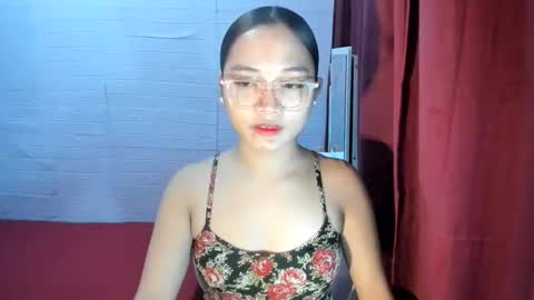 Snapshot of sweetcummer27 chatting on 09-09-25, 07:24 SOPHIA online show from 09-09-25, 07:24