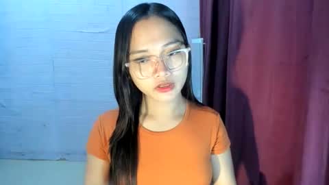 Snapshot of sweetcummer27 chatting on 10-15-25, 10:10 SOPHIA online show from 10-15-25, 10:10