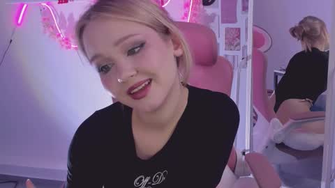 Snapshot of sweetcutie19 chatting on 10-22-25, 07:57 Lane online show from 10-22-25, 07:57