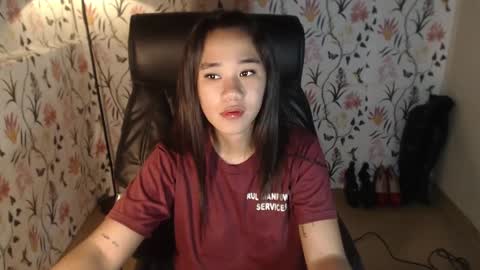 Snapshot of sweetdannica chatting on 12-19-24, 07:40 Danni online show from 12-19-24, 07:40