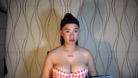 Snapshot of sweetdannica chatting on 05-27-26, 01:52 Danni online show from 05-27-26, 01:52