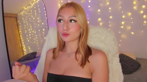 Snapshot of sweetdestiny_ chatting on 12-19-25, 06:42 natalia online show from 12-19-25, 06:42