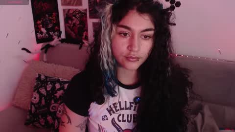 Abril online show from 10-22-25, 03:34