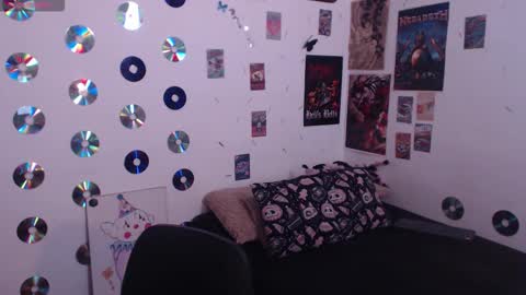 Abril online show from 12-15-25, 02:43