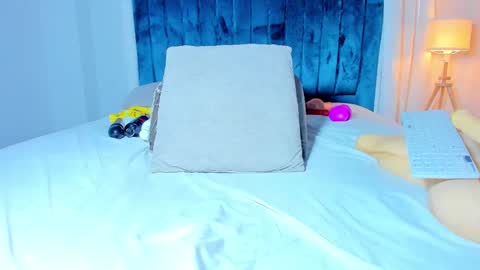 Mia online show from 03-01-25, 02:55