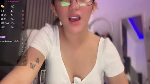 Snapshot of sweetestmallow chatting on 01-27-25, 02:35 mallow online show from 01-27-25, 02:35