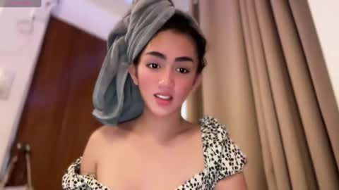 Snapshot of sweetestmallow chatting on 03-12-25, 09:23 mallow online show from 03-12-25, 09:23