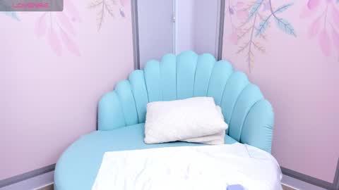 Snapshot of sweetgirl4u_ chatting on 02-05-25, 06:15 MIA online show from 02-05-25, 06:15