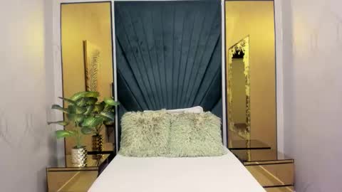 Snapshot of sweetgirl4u_ chatting on 10-22-25, 08:25 MIA online show from 10-22-25, 08:25
