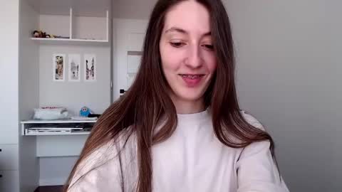 Snapshot of sweetheart_77 chatting on 05-01-26, 11:48 Emma online show from 05-01-26, 11:48
