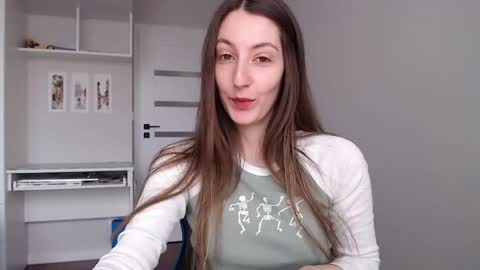 Snapshot of sweetheart_77 chatting on 05-12-26, 09:06 Emma online show from 05-12-26, 09:06