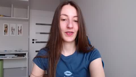 Snapshot of sweetheart_77 chatting on 06-22-26, 08:33 Emma online show from 06-22-26, 08:33