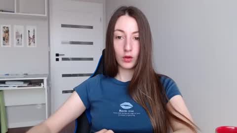 Snapshot of sweetheart_77 chatting on 06-25-26, 08:08 Emma online show from 06-25-26, 08:08