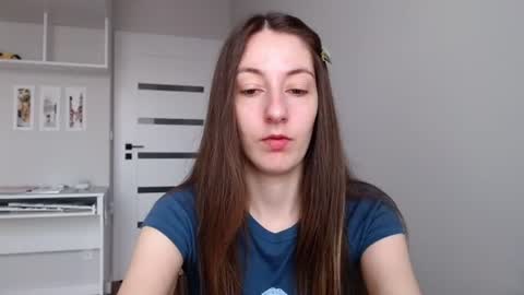 Snapshot of sweetheart_77 chatting on 07-16-26, 08:42 Emma online show from 07-16-26, 08:42