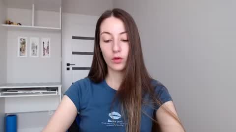 Snapshot of sweetheart_77 chatting on 07-22-26, 08:39 Emma online show from 07-22-26, 08:39
