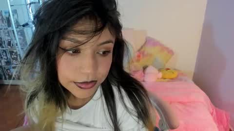 Snapshot of sweethotsin_sexy69 chatting on 11-18-25, 11:37 online show from 11-18-25, 11:37